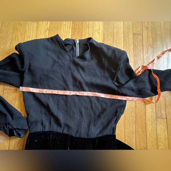 40s Vintage Rayon Peplum Dress - Picture 5 of 8